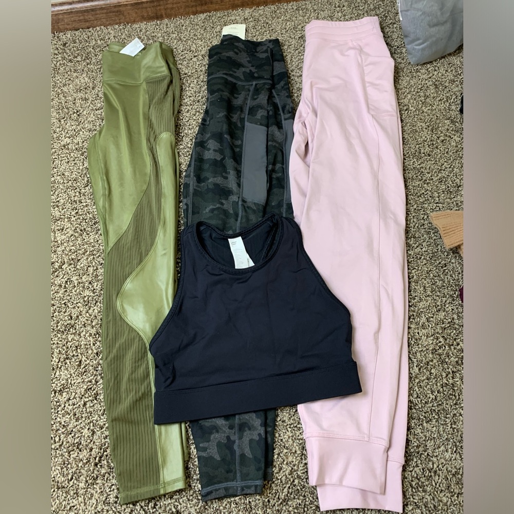 Women’s Fabletics Small Clothing bundle- leggings, sweatpants, sports bra